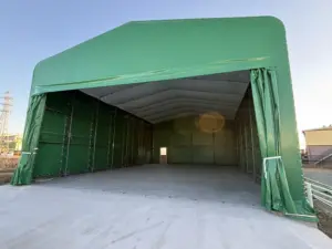 テント倉庫の写真