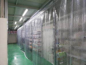 芯材カーテン_糸入り透明ビニール