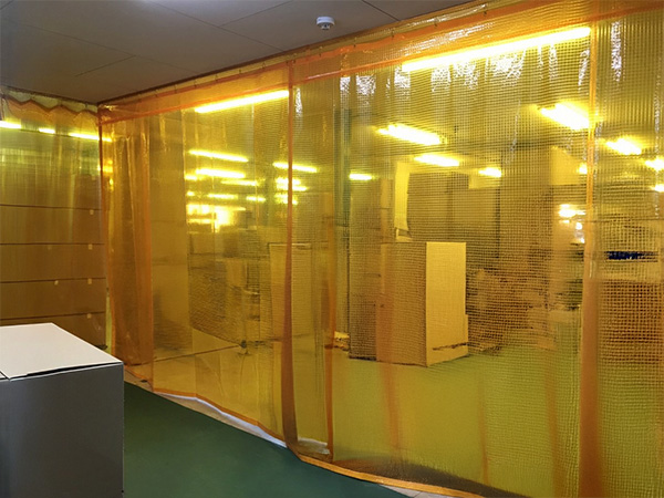 防虫_間仕切りカーテン①