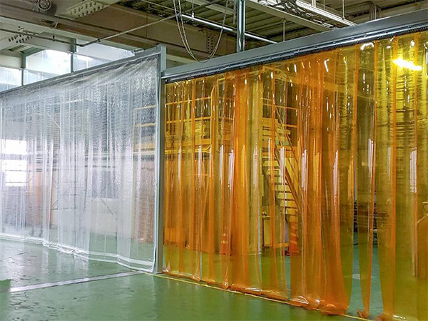 間仕切りカーテン+のれんカーテン