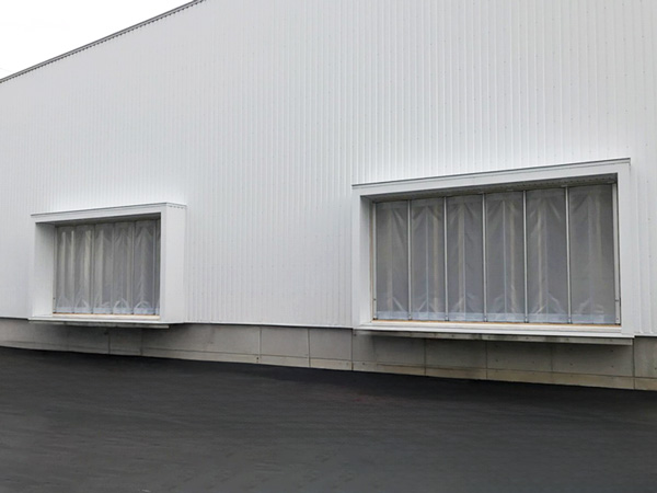 搬入口_芯材カーテン①