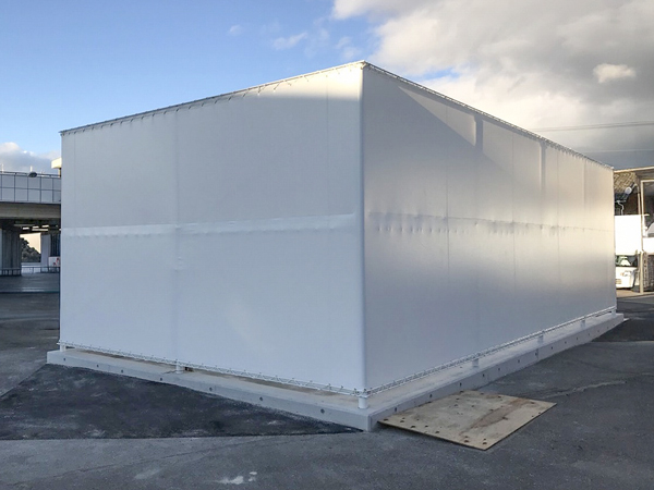 セルフ洗車コーナー_間仕切り固定シートの写真①