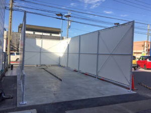 セルフ洗車コーナー_間仕切り固定シートの写真③