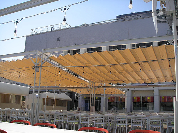 ビアガーデン_開閉式テントの写真①