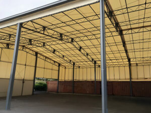 巨大荷捌きテントの写真①