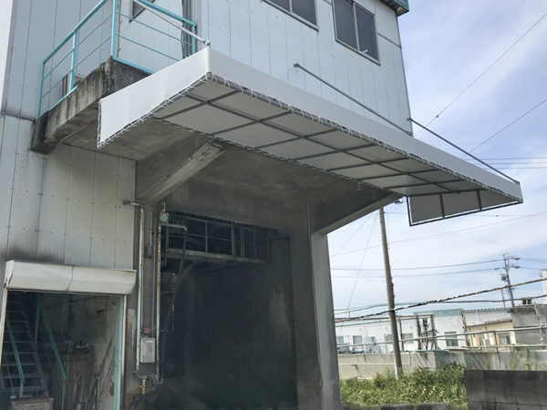 工場搬入口_雨よけテント①