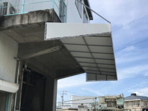工場搬入口_雨よけテント②