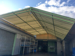 上屋テント_シート張替えの写真①