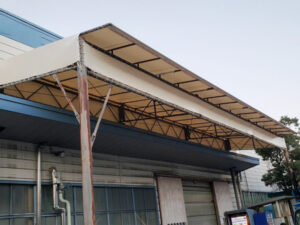 上屋テント_シート張替えの写真②