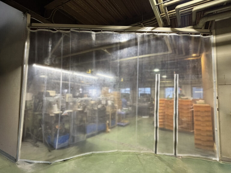 マグノレン付きカーテンの写真①