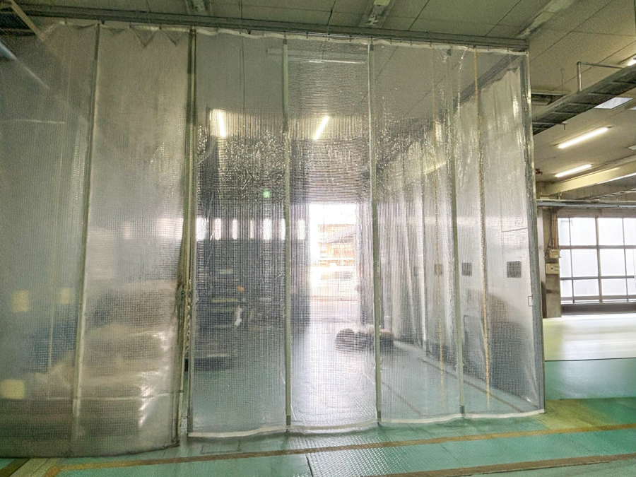 糸入り透明ビニールカーテンの写真