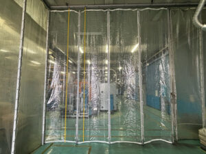 糸入り透明ビニールカーテンの写真