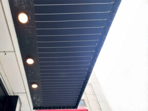 ストライプ柄の庇テント③