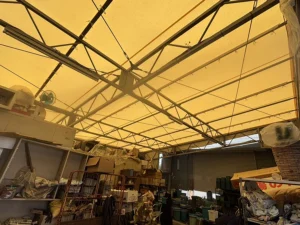 テント倉庫室内の写真