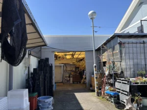 テント倉庫入り口の写真