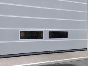 シートの一部に透明ビニールを採用したシートシャッター