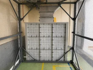工場内のスペースを有効活用して構築された塗装ブース全体