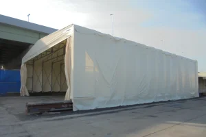 屋外大型レール式伸縮テントの施工外観